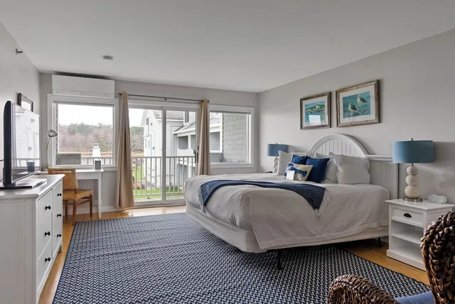 Room, King Bed, Port Side, Water View، Nonantum Resort 2/5