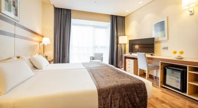 غرفة سوبيريور بسرير مزدوج أو سريرين منفصلين، Ilunion Pio Xii Hotel 6/10