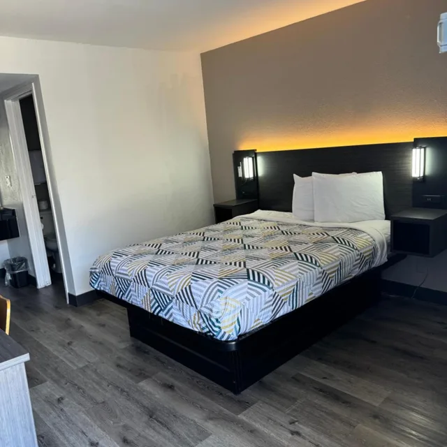 غرفة بسرير كوين، Motel6 Bradenton, FL 4/10