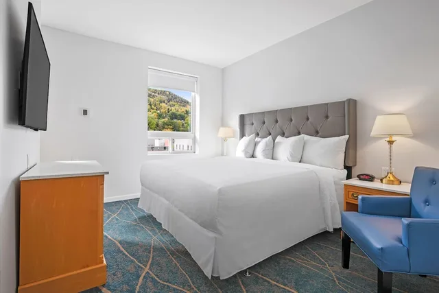 جناح بسرير كينج وسرير كوين مع أريكة بمنطقة جلوس بمطبخ، Crown Columbia Hotel Bw Premier Collection 1/2
