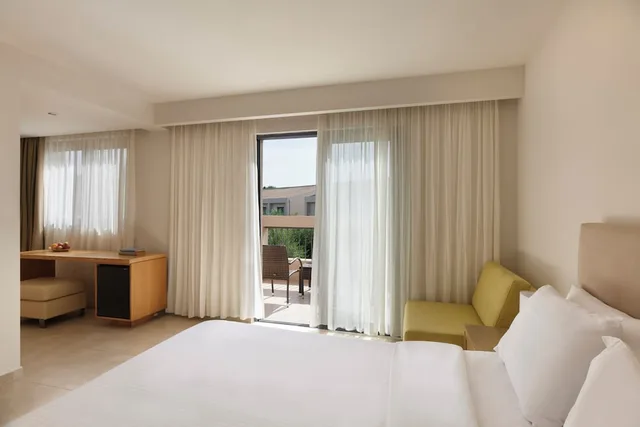 غرفة سوبيريور بسرير كينج بإطلالة على الحديقة مع أريكة، Atlantica Eleon Grand Resort 3/10