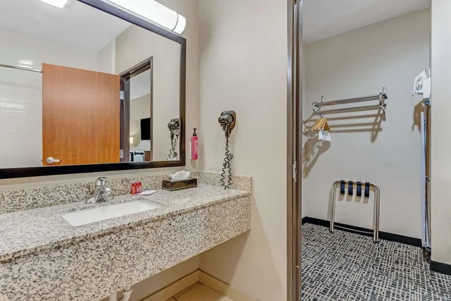 Standard, King Bed, Surestay Plus By Best Western Owasso Tulsa North 6/7