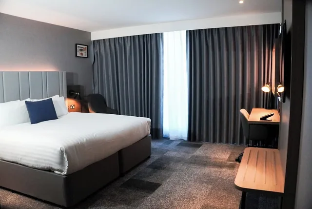 غرفة بريميوم بسرير مزدوج بإطلالة على النهر، Crowne Plaza London - Kingston 5/10