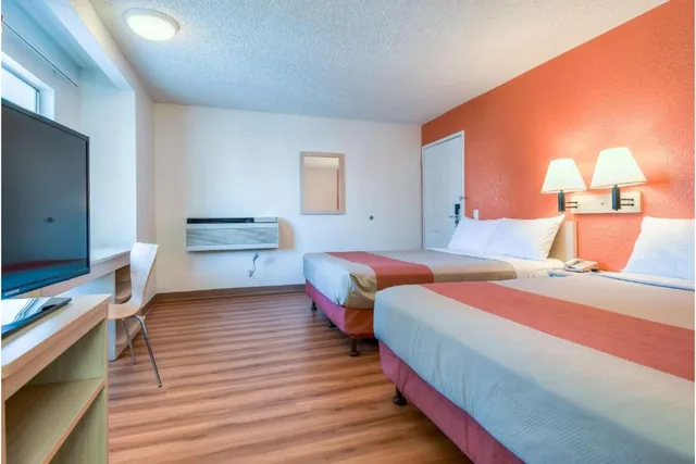 Room, Quadruple, 2 Double Beds, Motel6 Rowland Heights, CA - Los Angeles - Pomona 1/2