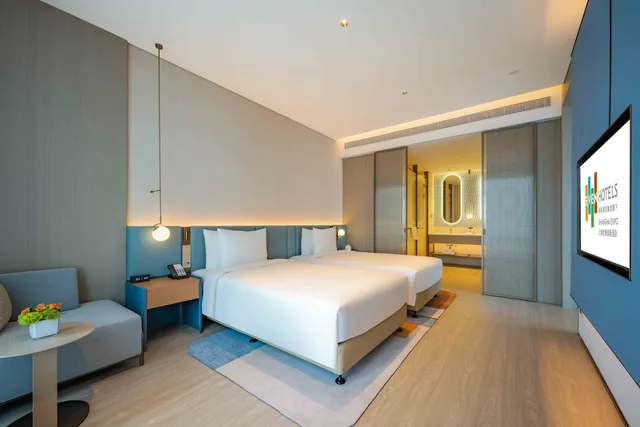 Suite, Twin Beds, EVEN Hotel Shanghai Expo by IHG 2/4