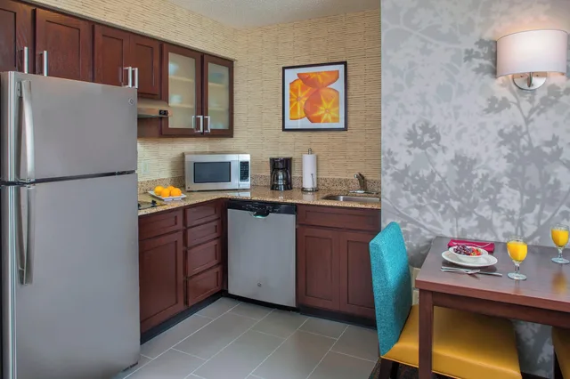 جناح بسرير كينج بغرفة نوم واحدة مع أريكة، Residence Inn New Orleans Metairie 9/9