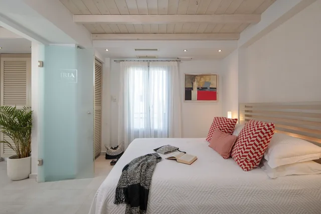 جناح ديلوكس بسرير كوين بإطلالة على البحر مع أريكة، Iria Beach art hotel 5/10