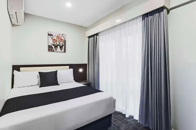 غرفة متصلة عائلية بسرير كوين وسرير فردي، Quality Hotel Melbourne Airport 2/4