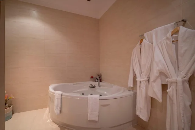 جناح، Hotel Onix 4/4