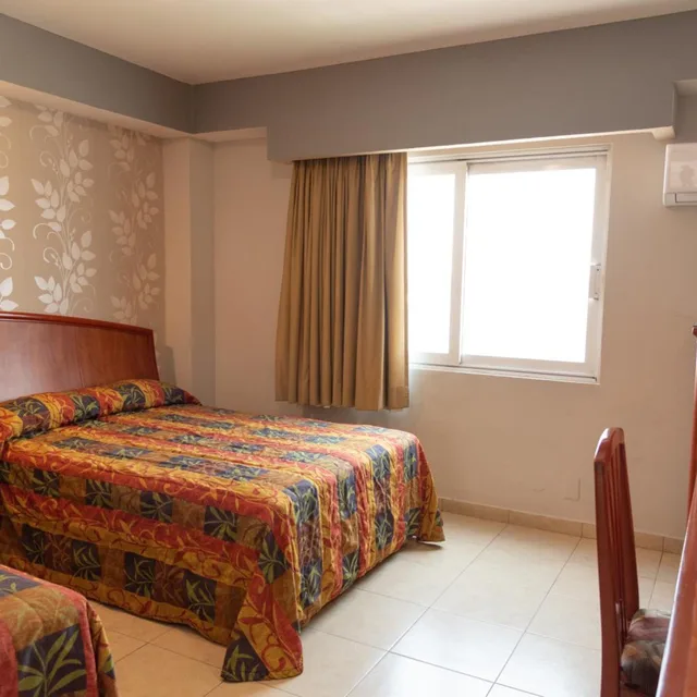 Room, Twin Beds, Hotel Impala 5/10