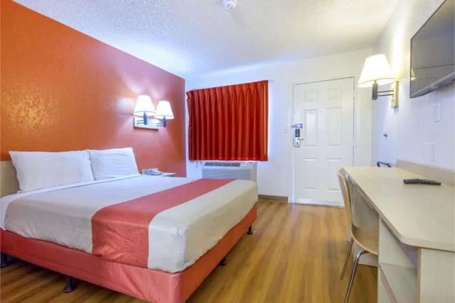 غرفة بسرير كوين، Motel6 Phoenix, AZ - Airport - 24th Street 1/2