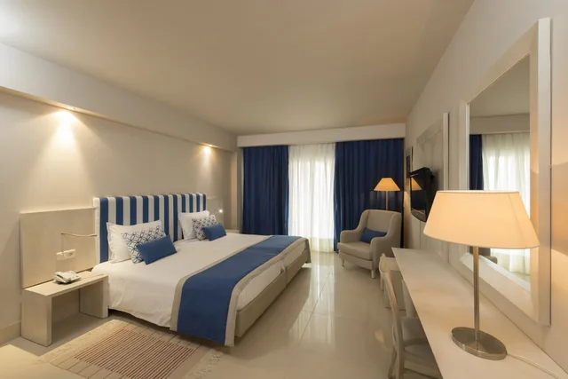 غرفة بسريرين منفصلين بإطلالة جزئية على البحر، Iberostar Selection Diar El Andalous 5/10