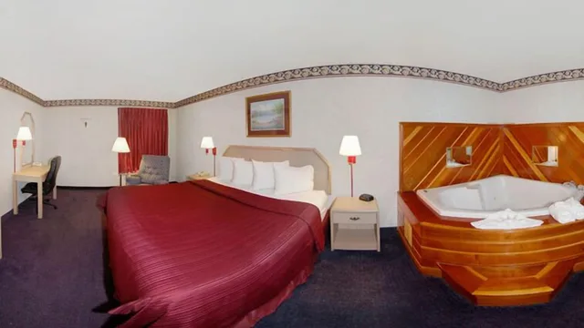 غرفة قياسية بسرير كينج، Quality Inn & Suites Columbus West - Hilliard 2/10