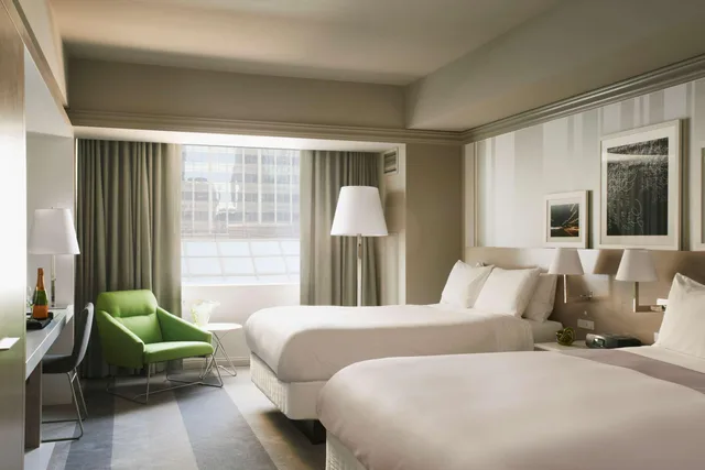 غرفة بريميوم بسريرين كوين، The Royal Sonesta Minneapolis Downtown 1/1