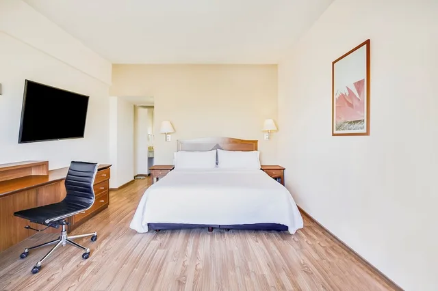 غرفة بسرير كينج، Fiesta Inn Torreon Galerias 2/4
