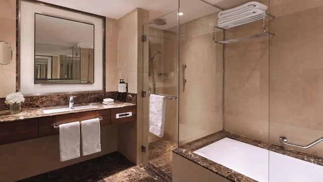 غرفة بريميوم بسرير كينج، InterContinental Amman (Jordan) 9/10