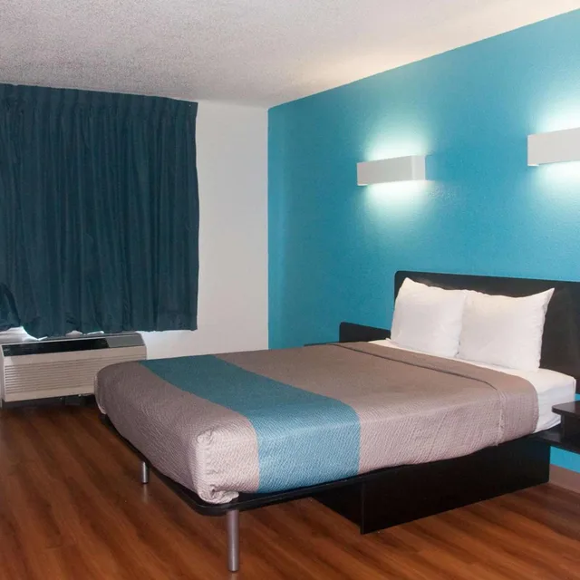 غرفة بسرير كوين لغير المدخنين، Motel6 Raleigh, NC - North 7/10