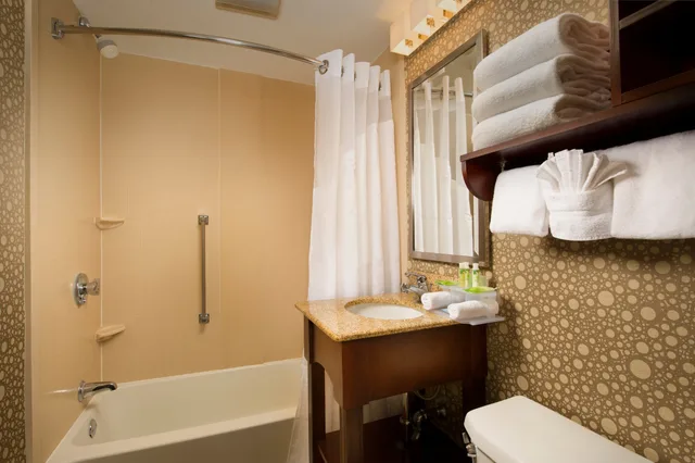 غرفة بسرير مزدوج، Holiday Inn Express Boston North -Woburn 6/7