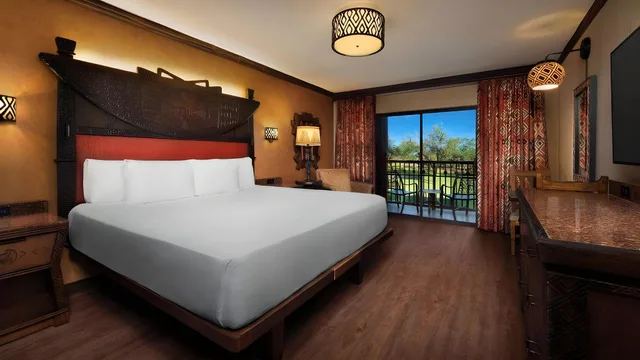 King Bed, Water View, Accessible، Disneys Animal Kingdom Lodge 1/1