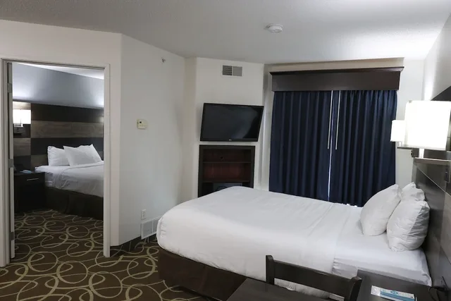 Upgrade, Suite, 2 Queen Beds، MainStay Suites Madison Airport 1/10