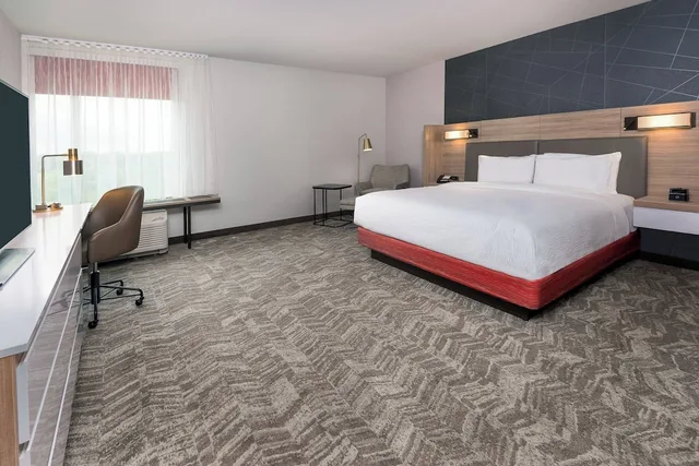 جناح بسرير كينج بغرفة نوم واحدة مع سرير سحّاب إضافي مع أريكة بمنطقة جلوس، SpringHill Suites by Marriott Lakeland 1/4