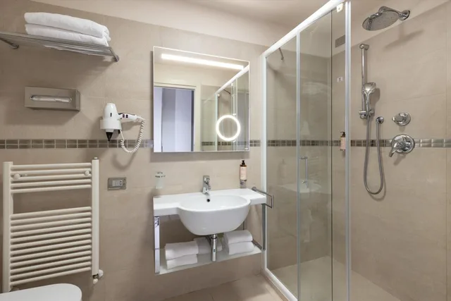 Classic, Double Bed, Side Sea View, Balcony، MERCURE RIMINI ARTIS 10/10