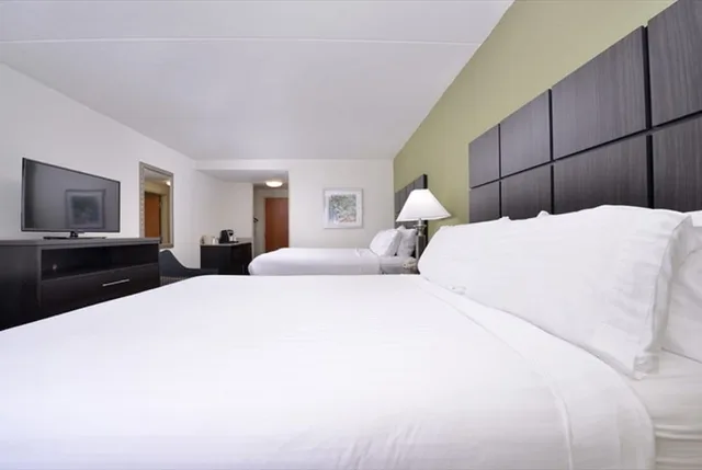 غرفة قياسية بسريرين كوين، Holiday Inn Express Hotel And Suites Mooresville Lake Norman 4/5