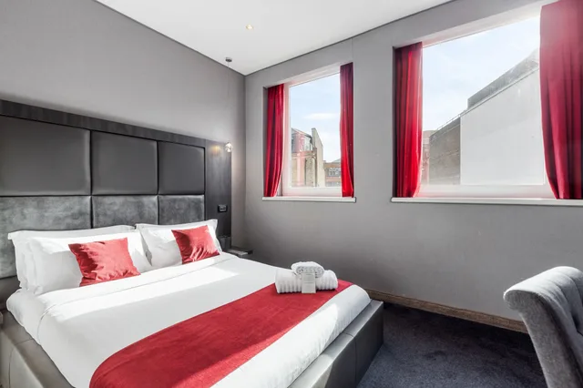 Standard, The Bryson Hotel 2/5