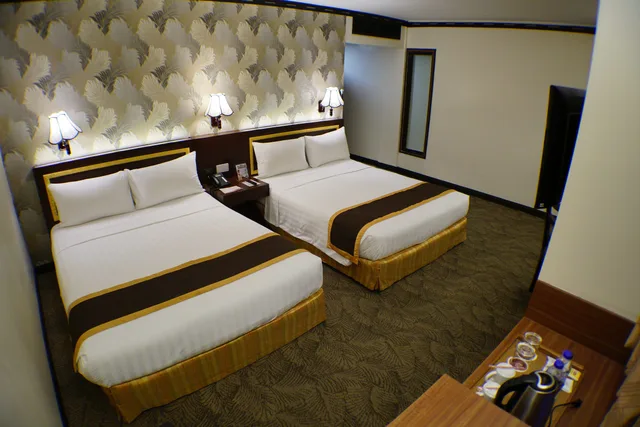 غرفة بريميوم بسرير مزدوج، Bayview Park Hotel Manila 1/3