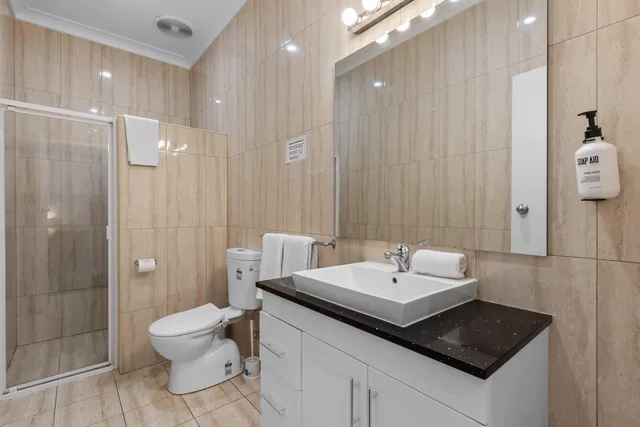 جناح بسرير كوين، Comfort Inn and Suites Sombrero Adelaide 7/9