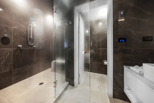 Suite, King Bed, Sauna، Canberra Rex Hotel 3/3