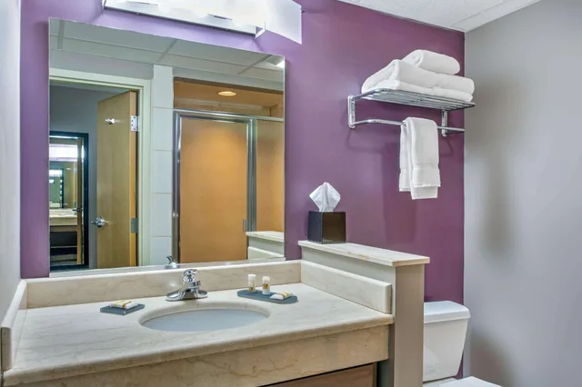 غرفة بسريرين مزدوجين، La Quinta Inn by Wyndham Radford 3/3