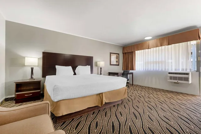 غرفة بسرير كينج، Best Western Red Carpet Inn 2/4