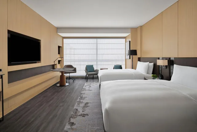 Guest Room, Deluxe, Twin Beds, 2 Double Beds, City View, JW Marriott Hotel Taiyuan 3/6