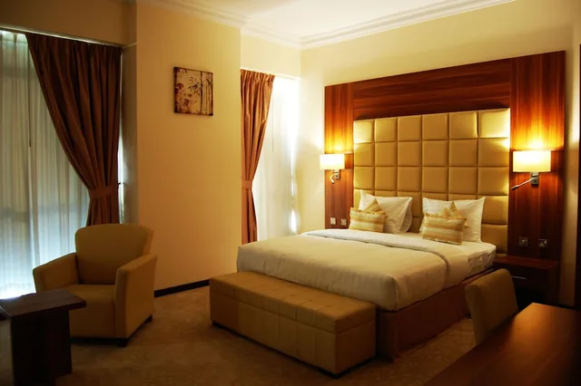 غرفة سوبيريور ديلوكس بسرير كينج وثلاثة أسرّة، Golden Ocean Hotel 1/2