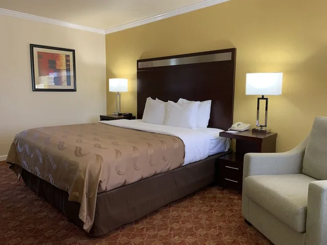 غرفة بسرير كينج للمدخنين لذوي الإعاقة، Quality Inn Ukiah, CA 6/7