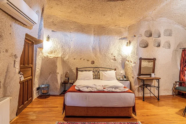 غرفة تقليدية بسرير كوين، Dervish Cave House 4/10
