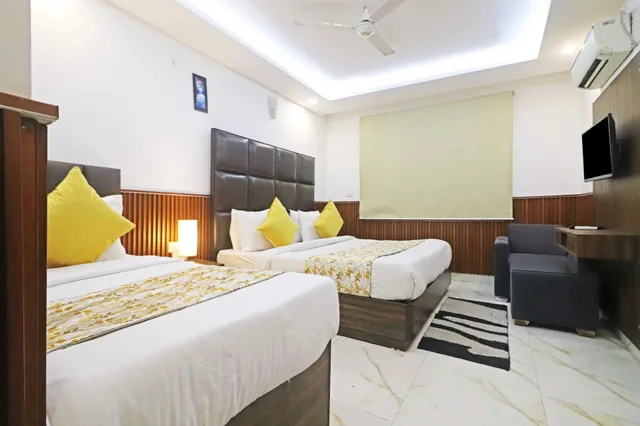 غرفة عائلية ثلاثية بسرير كينج، Oyo 10274 Hotel Aamara 1/2