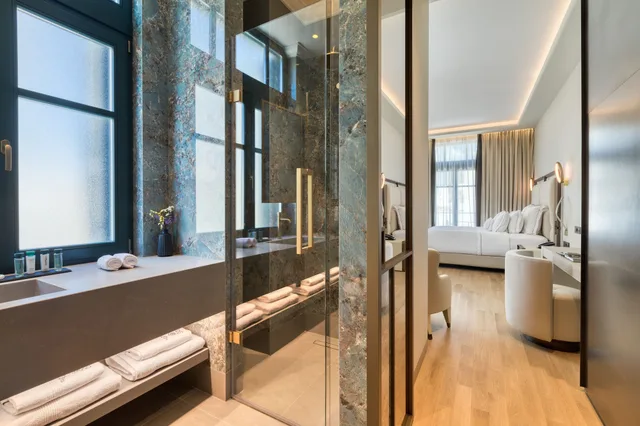 Junior Suite, Twin Beds, Lateral Side Sea View، Grand Hotel Kalamata 4/4