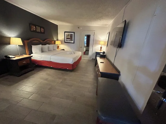 Room, King Bed, Smoking, Suite Dreams Motel Mattoon I 57 2/10