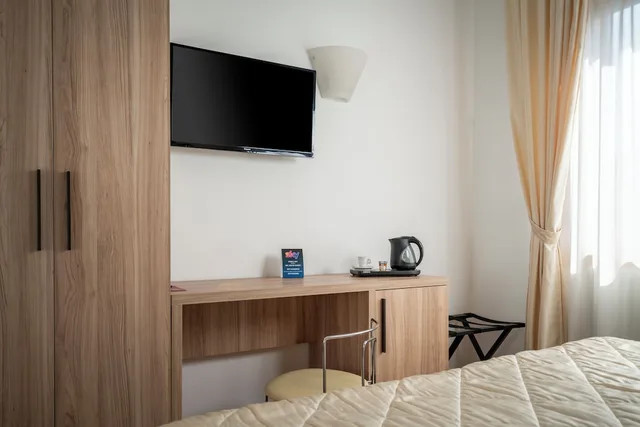 غرفة كلاسيكية ثلاثية بسرير مزدوج وسرير فردي، Hotel Re Enzo 6/8