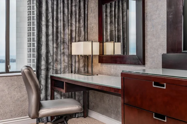 جناح، The Westin Harbour Castle, Toronto 3/3