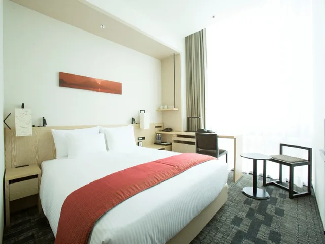 غرفة بسرير كينج وسرير كوين، JR Kyushu Hotel Blossom Shinjuku 3/5