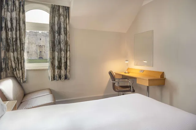 غرفة قياسية بسرير مزدوج مع أريكة، Hilton York 4/7
