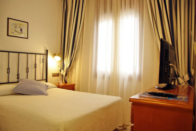 غرفة داخلية مفردة بسرير فردي، Llafranch Hotel 2/9