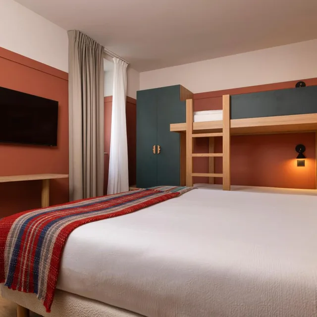 غرفة كلاسيكية رباعية، Hotel De La Couronne 3/8