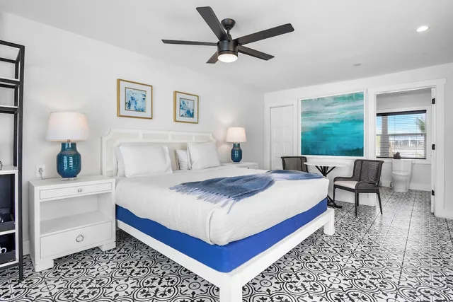 Upstairs, Suite, King Bed, Beach Front, Terrace، Seaside at Anna Maria Island Inn 1/6
