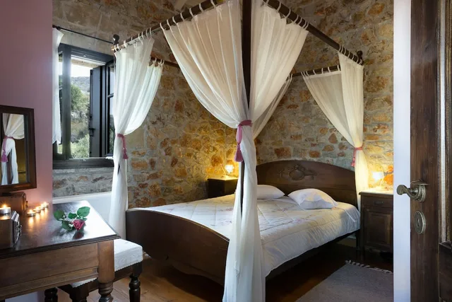 2 Bedrooms, Town House, Queen and Twin Beds, Mountain Side, Sea View، Klymeni Traditional Homes 2/3