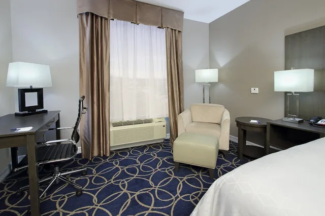 جناح بسريرين كوين بمنطقة جلوس، Holiday Inn Express Suites Houston North Iah Area 3/3