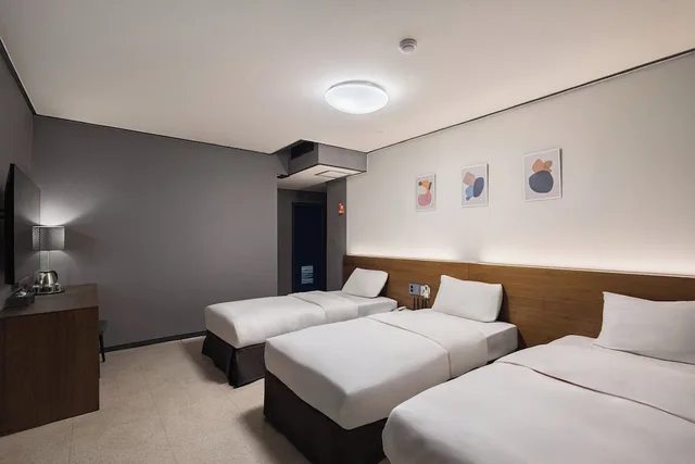 غرفة ثلاثية بثلاثة أسرّة، Insadong Crown Hotel 2/10